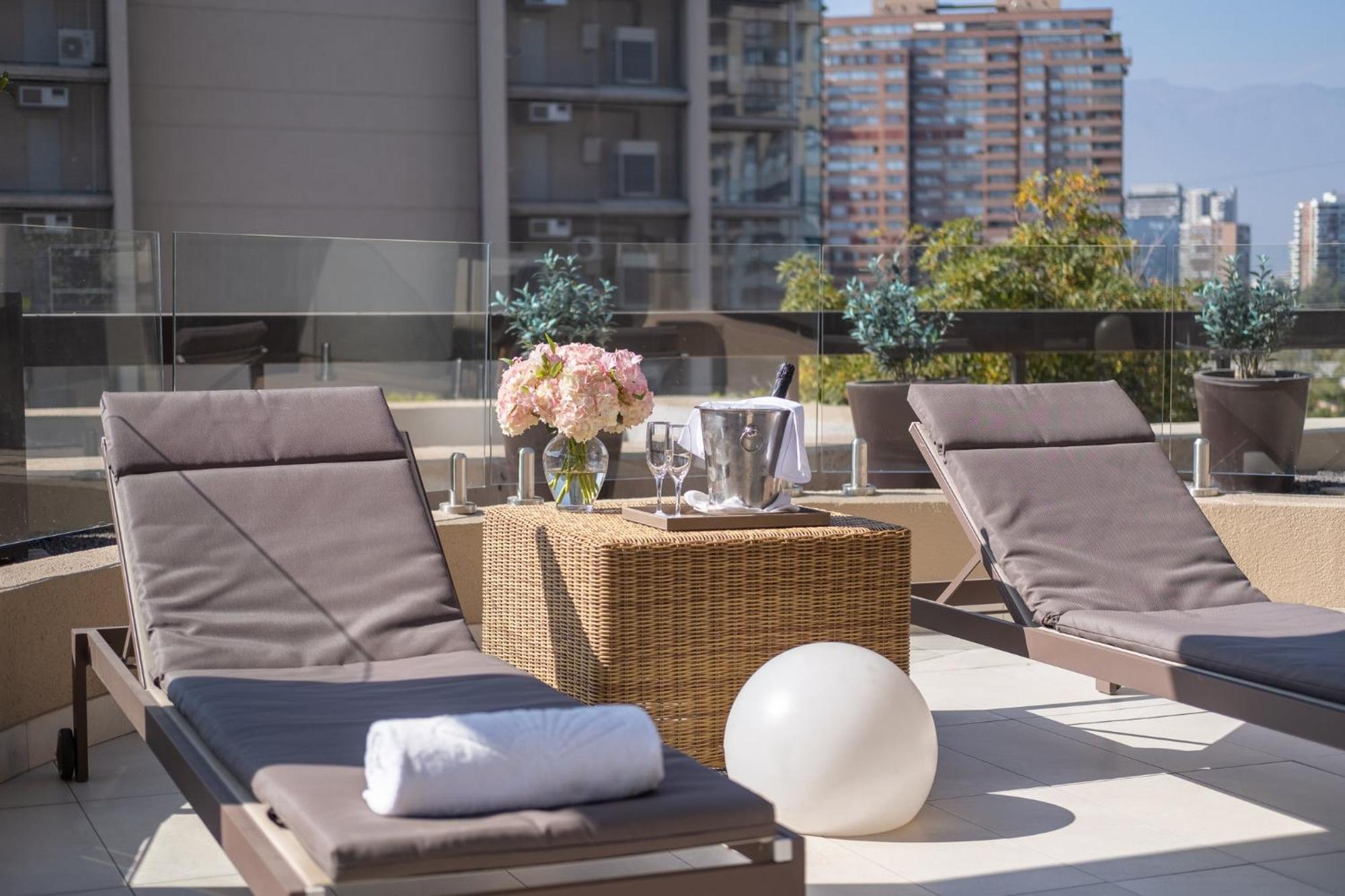 Mandarin Oriental, Santiago酒店 外观 照片 The rooftop pool at the Mandarin Oriental