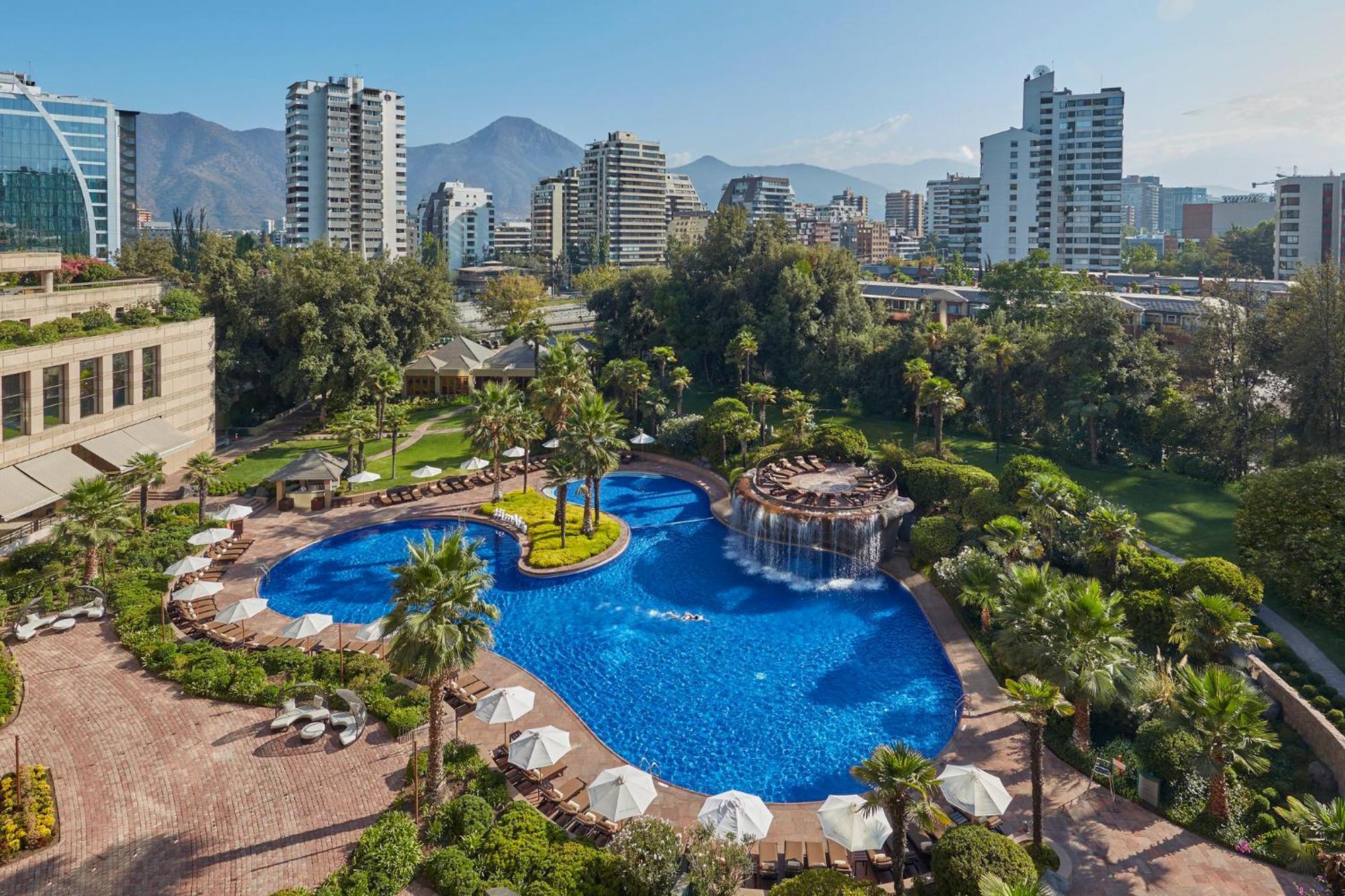 Mandarin Oriental, Santiago酒店 外观 照片 The swimming pool at the hotel